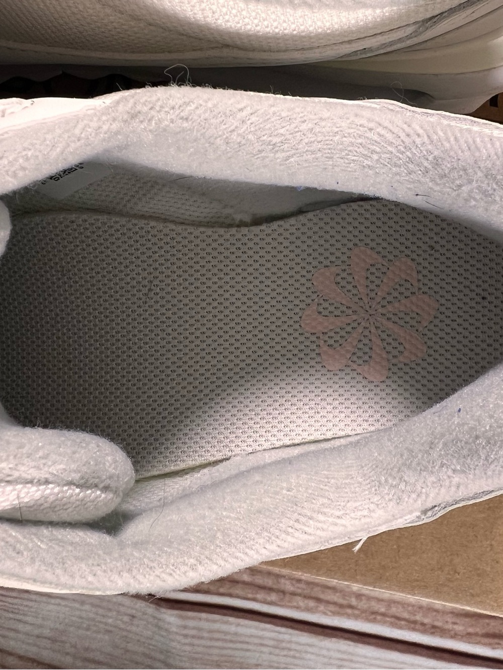 Nike phantom dawn sneakers 8.5 - Picture 9 of 13